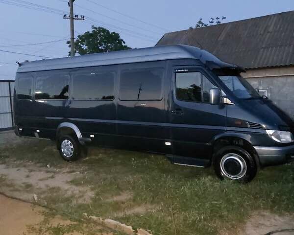 Черный Мерседес Sprinter, объемом двигателя 2.7 л и пробегом 750 тыс. км за 14000 $, фото 2 на Automoto.ua