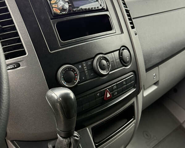 Черный Мерседес Sprinter, объемом двигателя 2.14 л и пробегом 256 тыс. км за 26800 $, фото 9 на Automoto.ua