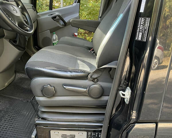 Черный Мерседес Sprinter, объемом двигателя 2.7 л и пробегом 485 тыс. км за 20000 $, фото 6 на Automoto.ua