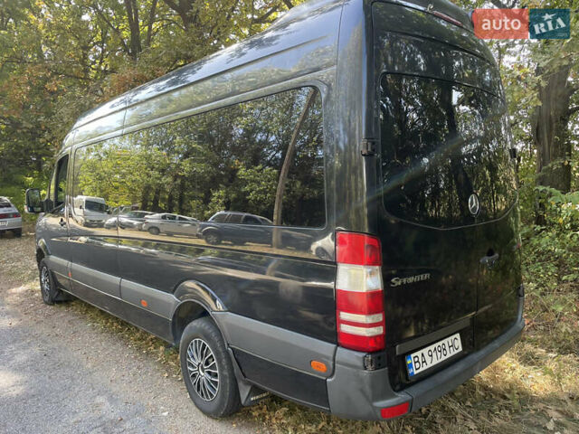 Черный Мерседес Sprinter, объемом двигателя 2.7 л и пробегом 485 тыс. км за 20000 $, фото 11 на Automoto.ua