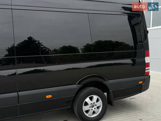 Черный Мерседес Sprinter, объемом двигателя 2.99 л и пробегом 306 тыс. км за 52000 $, фото 3 на Automoto.ua