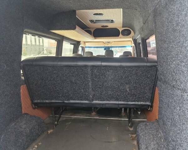 Черный Мерседес Sprinter, объемом двигателя 2.69 л и пробегом 730 тыс. км за 9500 $, фото 2 на Automoto.ua