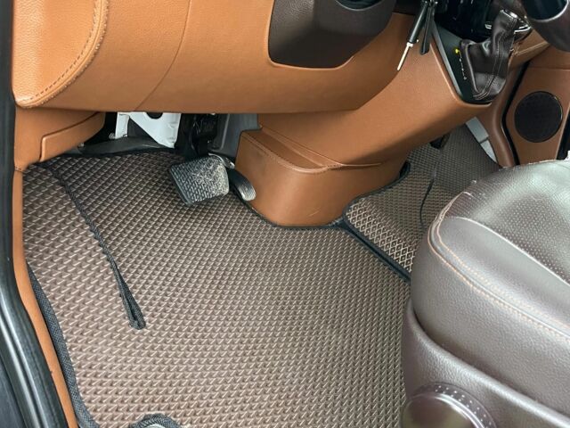 Черный Мерседес Sprinter, объемом двигателя 2.2 л и пробегом 350 тыс. км за 24000 $, фото 1 на Automoto.ua