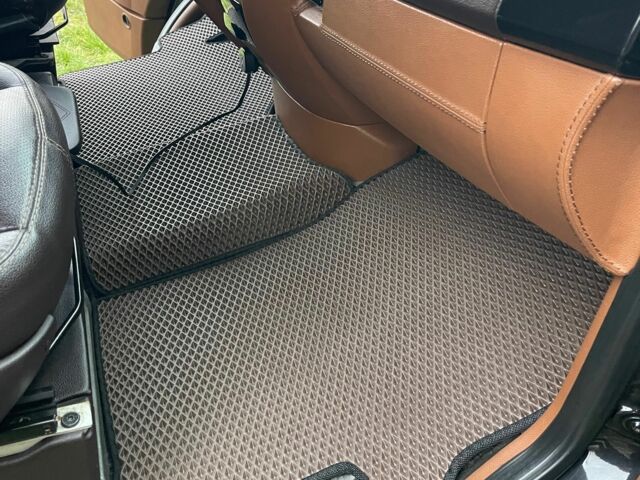 Черный Мерседес Sprinter, объемом двигателя 2.2 л и пробегом 350 тыс. км за 24000 $, фото 2 на Automoto.ua