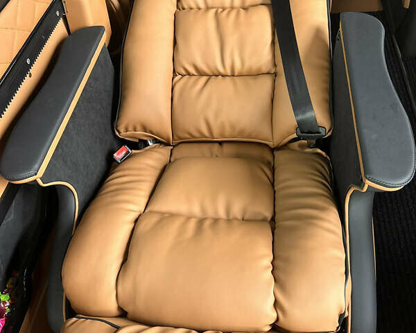 Черный Мерседес Sprinter, объемом двигателя 2.14 л и пробегом 430 тыс. км за 68000 $, фото 12 на Automoto.ua