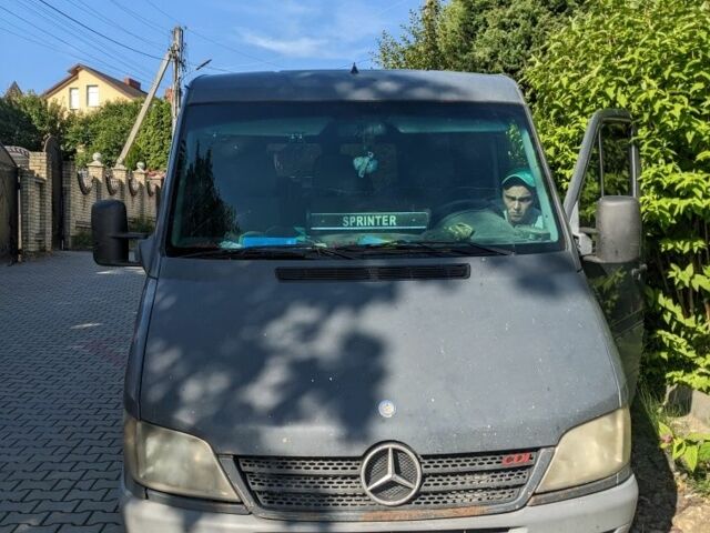 Черный Мерседес Sprinter, объемом двигателя 2.1 л и пробегом 750 тыс. км за 4200 $, фото 1 на Automoto.ua
