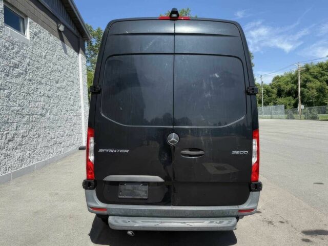 Черный Мерседес Sprinter, объемом двигателя 3 л и пробегом 55 тыс. км за 14700 $, фото 3 на Automoto.ua
