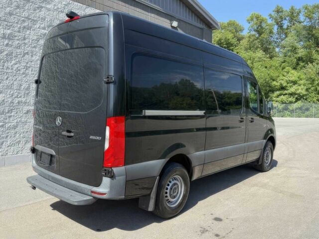 Черный Мерседес Sprinter, объемом двигателя 3 л и пробегом 55 тыс. км за 14700 $, фото 4 на Automoto.ua