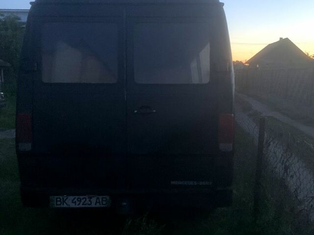 Черный Мерседес Sprinter, объемом двигателя 2.9 л и пробегом 320 тыс. км за 2200 $, фото 4 на Automoto.ua