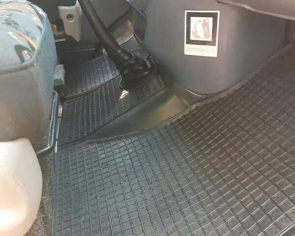 Черный Мерседес Sprinter, объемом двигателя 2.9 л и пробегом 100 тыс. км за 7200 $, фото 2 на Automoto.ua