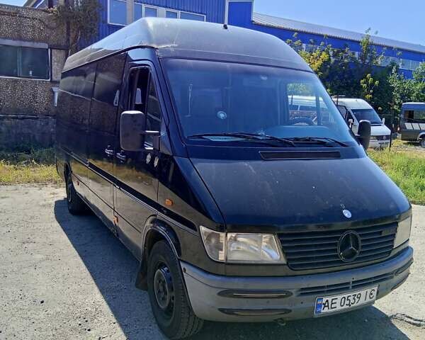 Чорний Мерседес Sprinter, об'ємом двигуна 0 л та пробігом 300 тис. км за 5100 $, фото 4 на Automoto.ua
