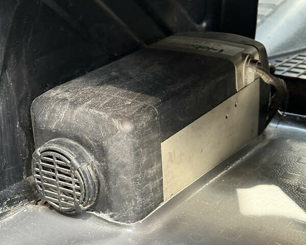 Черный Мерседес Sprinter, объемом двигателя 2.1 л и пробегом 475 тыс. км за 11200 $, фото 15 на Automoto.ua