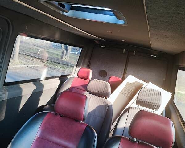 Черный Мерседес Sprinter, объемом двигателя 2.15 л и пробегом 678 тыс. км за 7500 $, фото 6 на Automoto.ua