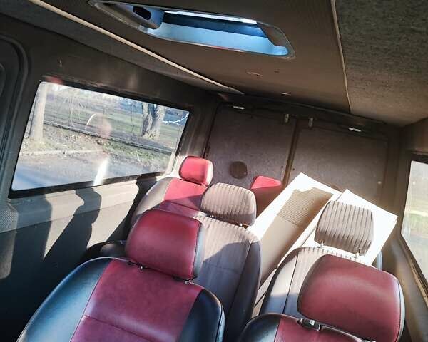 Черный Мерседес Sprinter, объемом двигателя 2.15 л и пробегом 678 тыс. км за 7500 $, фото 6 на Automoto.ua