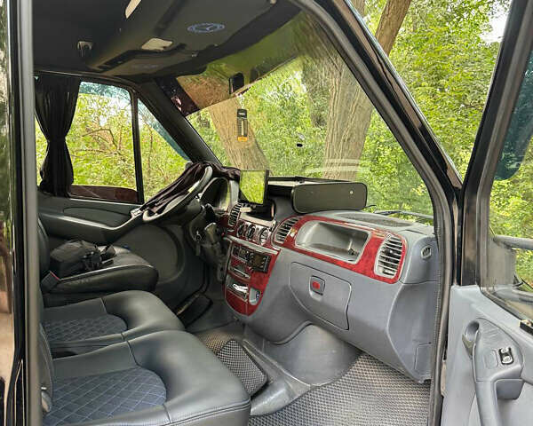 Черный Мерседес Sprinter, объемом двигателя 2.7 л и пробегом 500 тыс. км за 13500 $, фото 4 на Automoto.ua