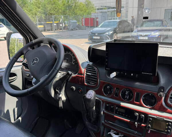 Черный Мерседес Sprinter, объемом двигателя 2.7 л и пробегом 500 тыс. км за 13500 $, фото 12 на Automoto.ua