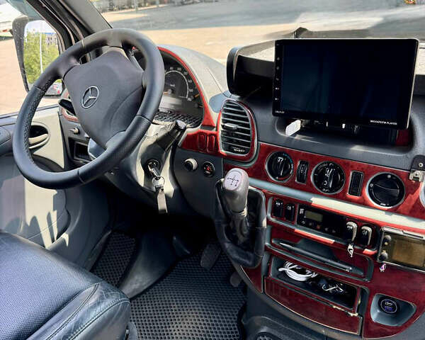 Черный Мерседес Sprinter, объемом двигателя 2.7 л и пробегом 500 тыс. км за 13500 $, фото 13 на Automoto.ua