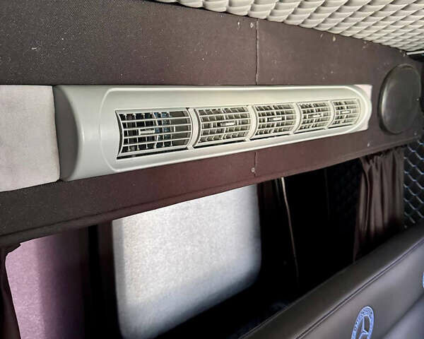Черный Мерседес Sprinter, объемом двигателя 2.7 л и пробегом 500 тыс. км за 13500 $, фото 11 на Automoto.ua