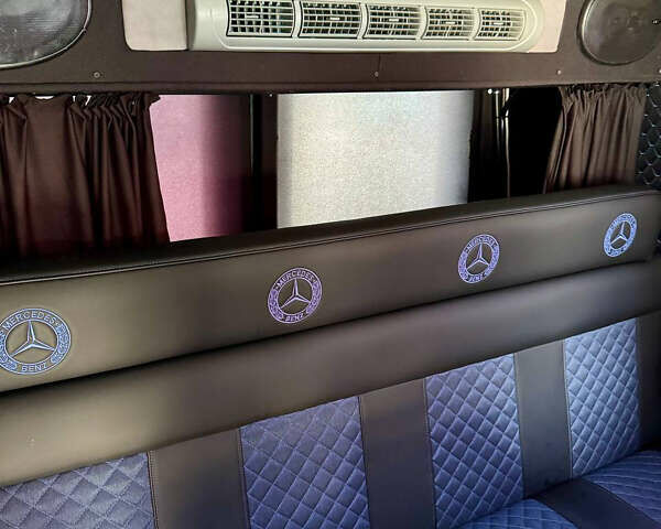 Черный Мерседес Sprinter, объемом двигателя 2.7 л и пробегом 500 тыс. км за 13500 $, фото 10 на Automoto.ua