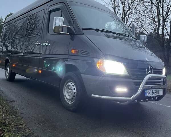 Чорний Мерседес Sprinter, об'ємом двигуна 2.2 л та пробігом 360 тис. км за 14500 $, фото 5 на Automoto.ua