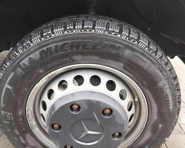 Черный Мерседес Sprinter, объемом двигателя 2.7 л и пробегом 450 тыс. км за 18000 $, фото 41 на Automoto.ua
