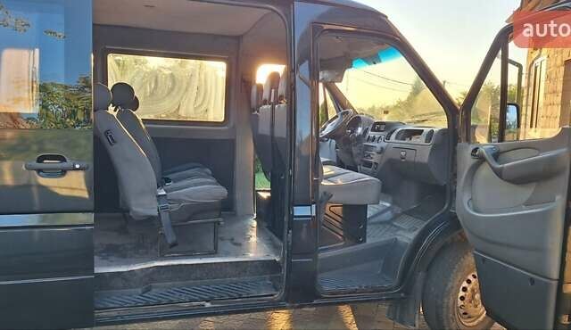 Черный Мерседес Sprinter, объемом двигателя 2.15 л и пробегом 476 тыс. км за 8000 $, фото 2 на Automoto.ua