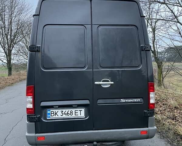 Чорний Мерседес Sprinter, об'ємом двигуна 2.2 л та пробігом 360 тис. км за 14500 $, фото 9 на Automoto.ua