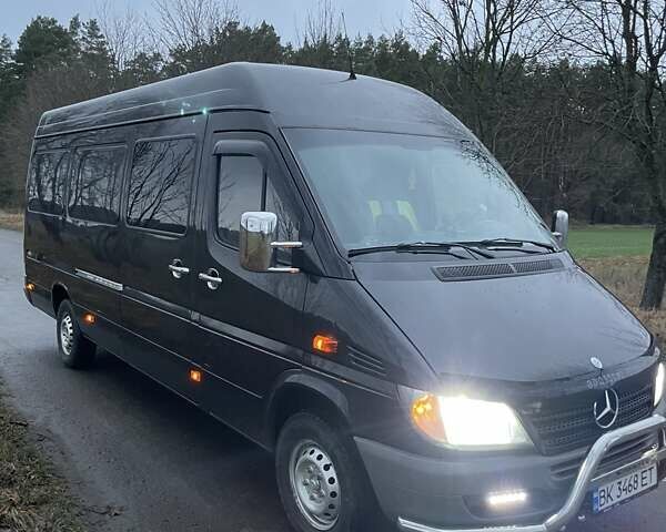 Чорний Мерседес Sprinter, об'ємом двигуна 2.2 л та пробігом 360 тис. км за 14500 $, фото 4 на Automoto.ua