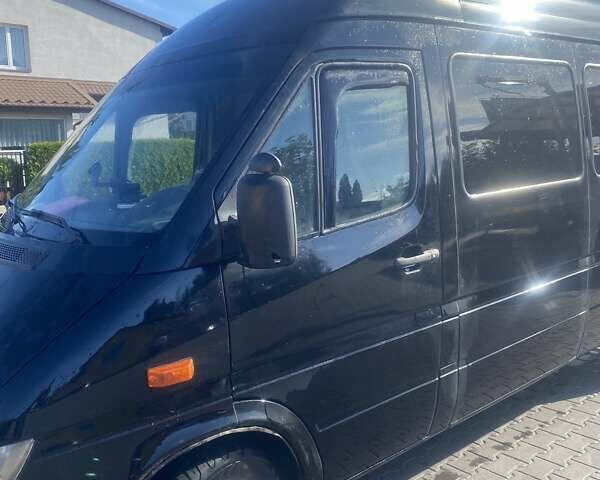 Черный Мерседес Sprinter, объемом двигателя 0 л и пробегом 990 тыс. км за 8000 $, фото 1 на Automoto.ua