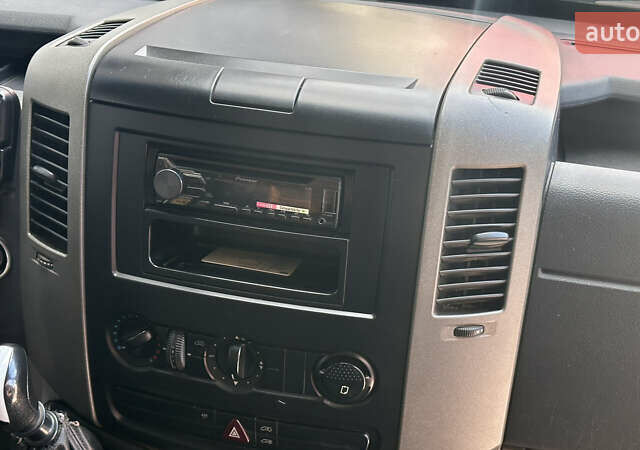 Черный Мерседес Sprinter, объемом двигателя 2.15 л и пробегом 803 тыс. км за 9300 $, фото 16 на Automoto.ua