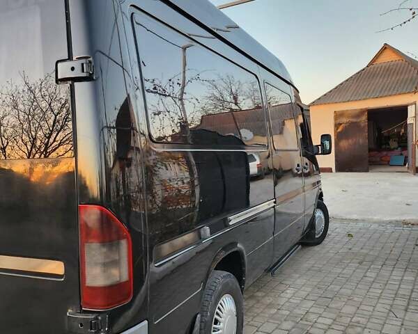 Черный Мерседес Sprinter, объемом двигателя 2.69 л и пробегом 500 тыс. км за 8800 $, фото 3 на Automoto.ua