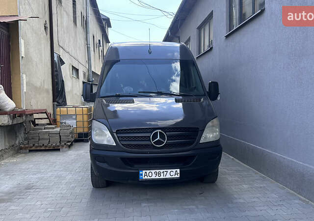 Черный Мерседес Sprinter, объемом двигателя 2.15 л и пробегом 803 тыс. км за 9300 $, фото 1 на Automoto.ua