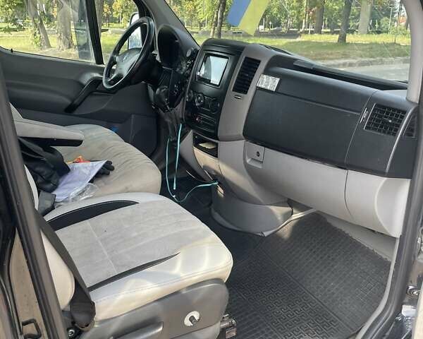 Черный Мерседес Sprinter, объемом двигателя 2.15 л и пробегом 395 тыс. км за 7900 $, фото 7 на Automoto.ua