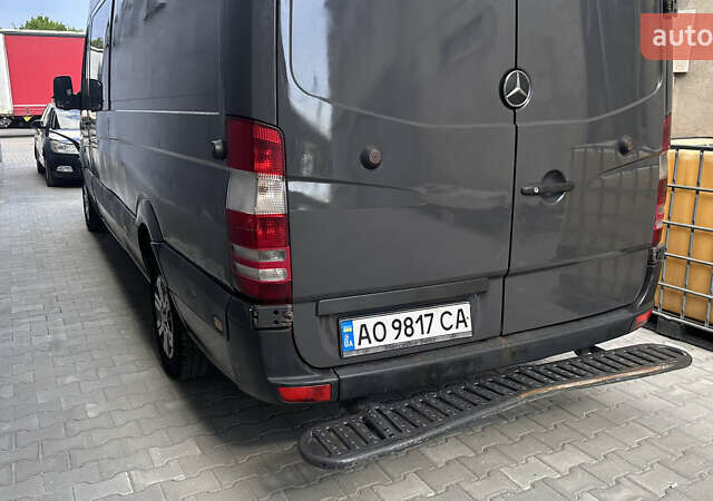 Черный Мерседес Sprinter, объемом двигателя 2.15 л и пробегом 803 тыс. км за 9300 $, фото 9 на Automoto.ua