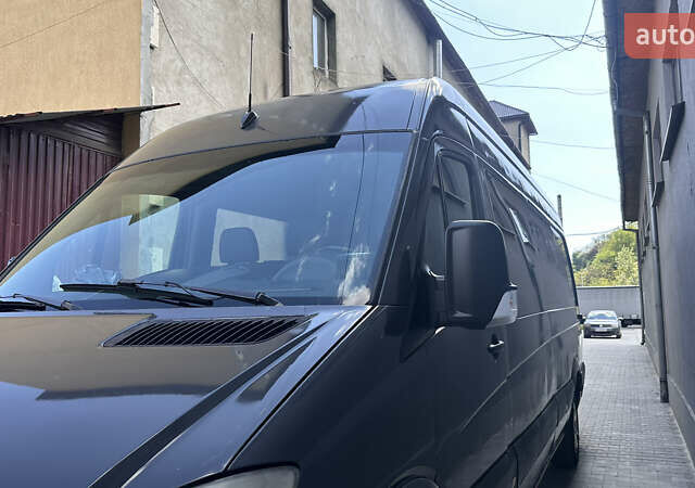 Черный Мерседес Sprinter, объемом двигателя 2.15 л и пробегом 803 тыс. км за 9300 $, фото 4 на Automoto.ua