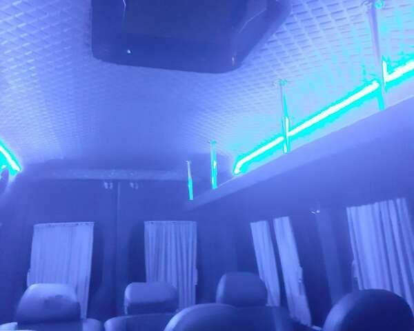 Черный Мерседес Sprinter, объемом двигателя 2.2 л и пробегом 476 тыс. км за 10200 $, фото 7 на Automoto.ua