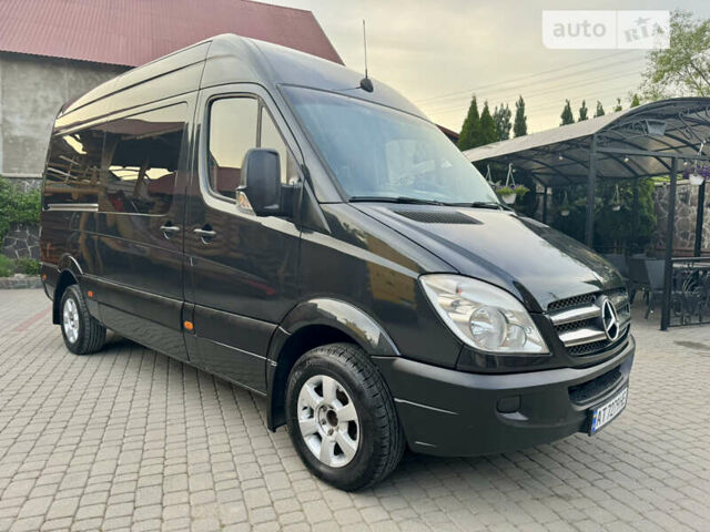 Черный Мерседес Sprinter, объемом двигателя 2.15 л и пробегом 300 тыс. км за 12800 $, фото 2 на Automoto.ua