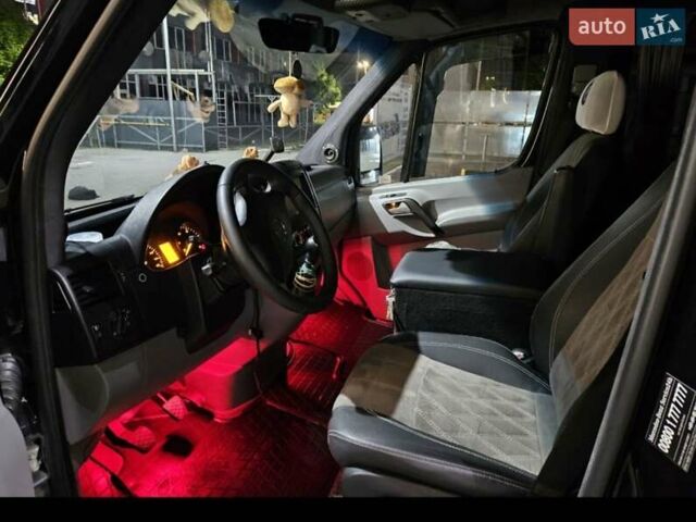 Черный Мерседес Sprinter, объемом двигателя 2.2 л и пробегом 512 тыс. км за 20000 $, фото 7 на Automoto.ua