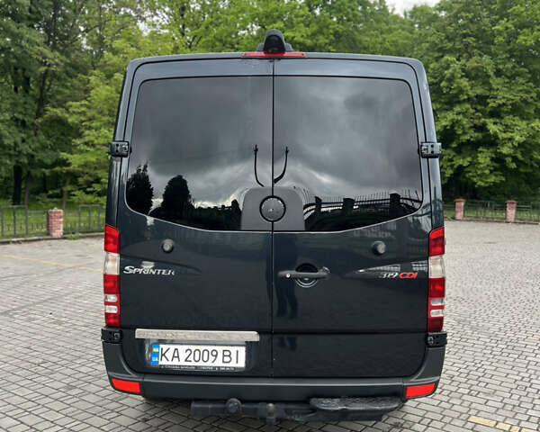 Черный Мерседес Sprinter, объемом двигателя 3 л и пробегом 740 тыс. км за 11884 $, фото 9 на Automoto.ua