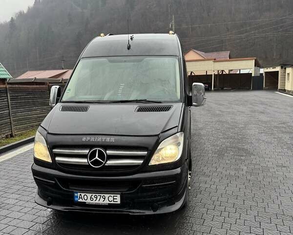 Черный Мерседес Sprinter, объемом двигателя 2.99 л и пробегом 670 тыс. км за 33999 $, фото 3 на Automoto.ua