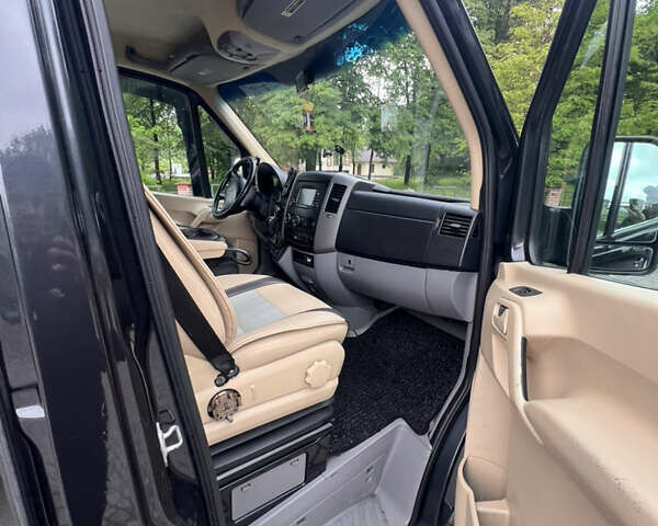 Черный Мерседес Sprinter, объемом двигателя 3 л и пробегом 740 тыс. км за 11884 $, фото 16 на Automoto.ua