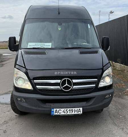 Черный Мерседес Sprinter, объемом двигателя 2.99 л и пробегом 273 тыс. км за 35000 $, фото 2 на Automoto.ua