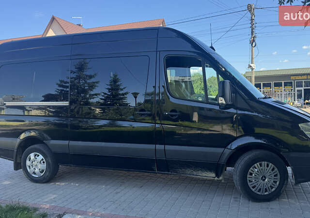 Черный Мерседес Sprinter, объемом двигателя 3.2 л и пробегом 600 тыс. км за 13000 $, фото 2 на Automoto.ua