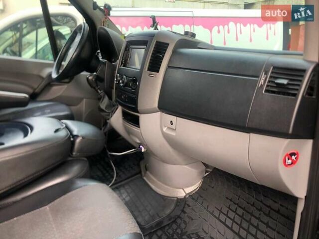 Черный Мерседес Sprinter, объемом двигателя 3.2 л и пробегом 700 тыс. км за 11500 $, фото 2 на Automoto.ua