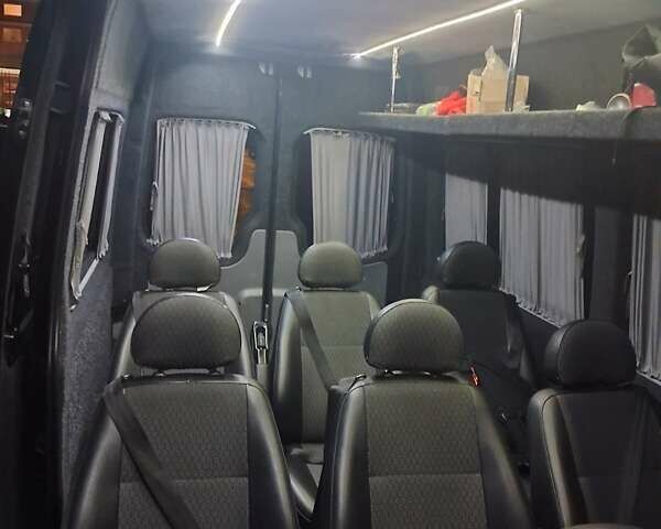Черный Мерседес Sprinter, объемом двигателя 3.2 л и пробегом 700 тыс. км за 11500 $, фото 1 на Automoto.ua