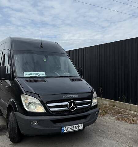 Черный Мерседес Sprinter, объемом двигателя 2.99 л и пробегом 273 тыс. км за 35000 $, фото 5 на Automoto.ua