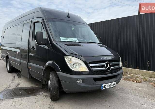 Черный Мерседес Sprinter, объемом двигателя 2.99 л и пробегом 273 тыс. км за 35000 $, фото 4 на Automoto.ua