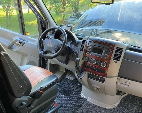 Черный Мерседес Sprinter, объемом двигателя 2.99 л и пробегом 350 тыс. км за 29500 $, фото 2 на Automoto.ua