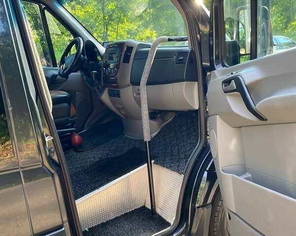 Черный Мерседес Sprinter, объемом двигателя 2.99 л и пробегом 350 тыс. км за 29500 $, фото 8 на Automoto.ua