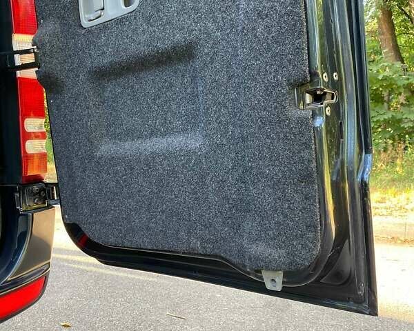 Черный Мерседес Sprinter, объемом двигателя 2.99 л и пробегом 350 тыс. км за 29500 $, фото 7 на Automoto.ua